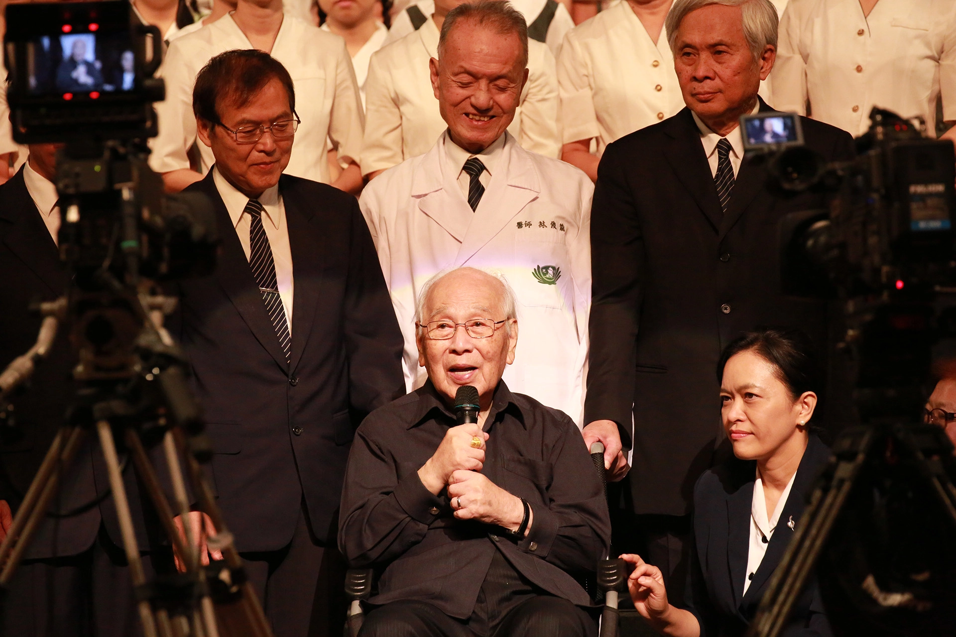 在楊思標校長的努力,開啟了慈濟教育志業代代相傳、教育英才的使命感。高齡100歲的楊思標校長前來參與慈濟教育三十周年慶典。