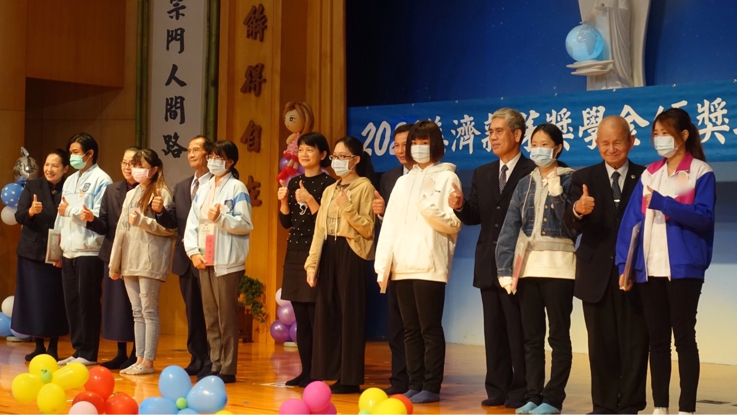 2021年宜蘭新芽獎學金頒獎典禮11月14日在慈濟羅東聯絡處舉行,本年度將近500位學子獲獎。