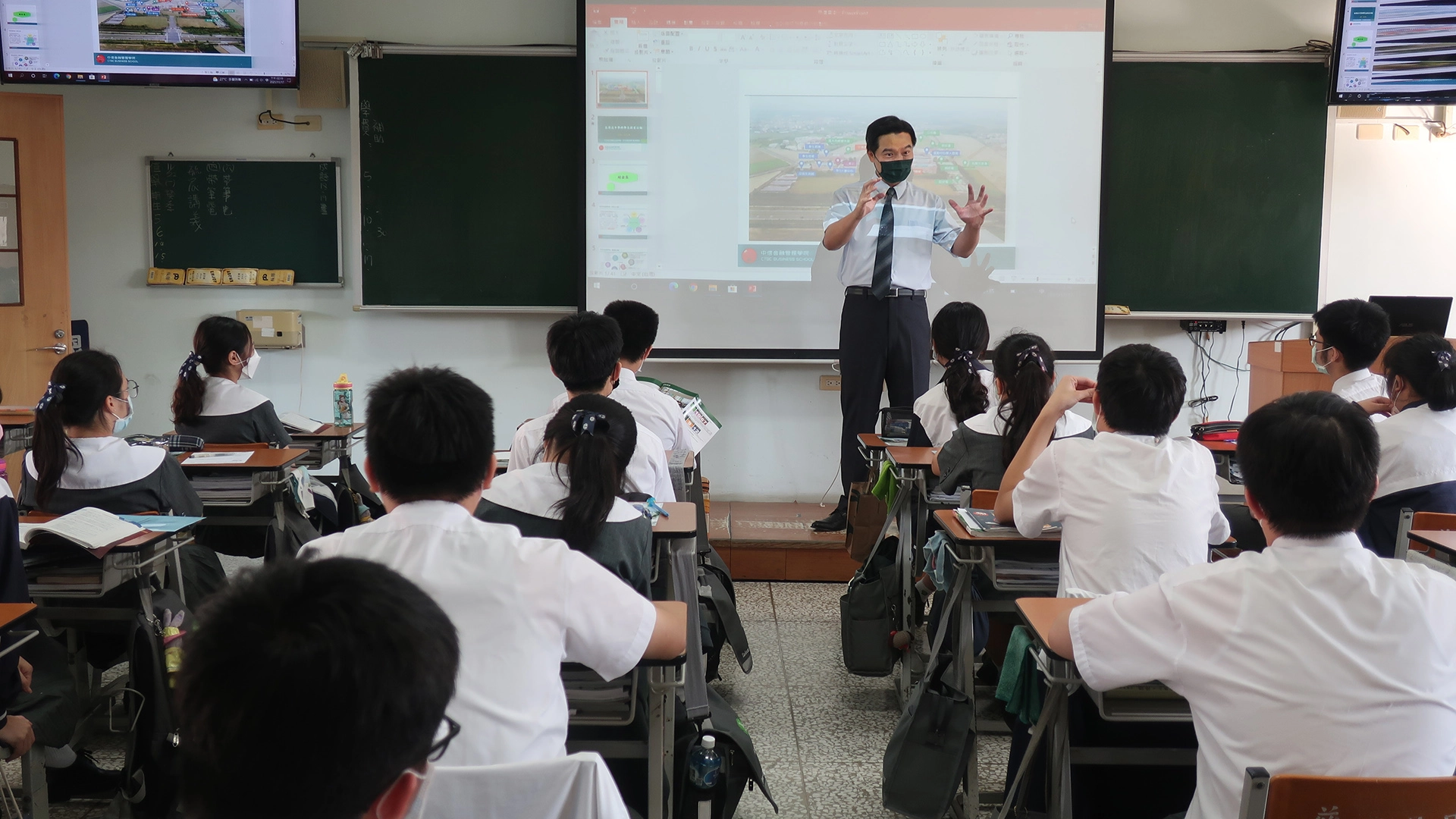 中信金融管理學院蔡主任說明關於商學院不同科系的差異,也鼓勵學生多進行探索。