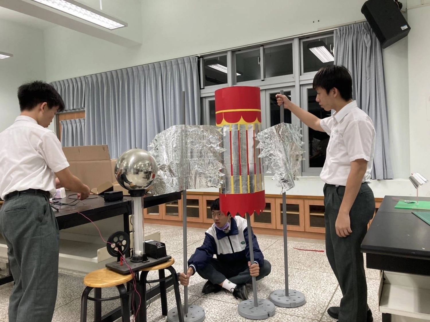 「創意、趣味、實作」學生巧思製作遠哲科學競賽作品,攝影謝金邦。