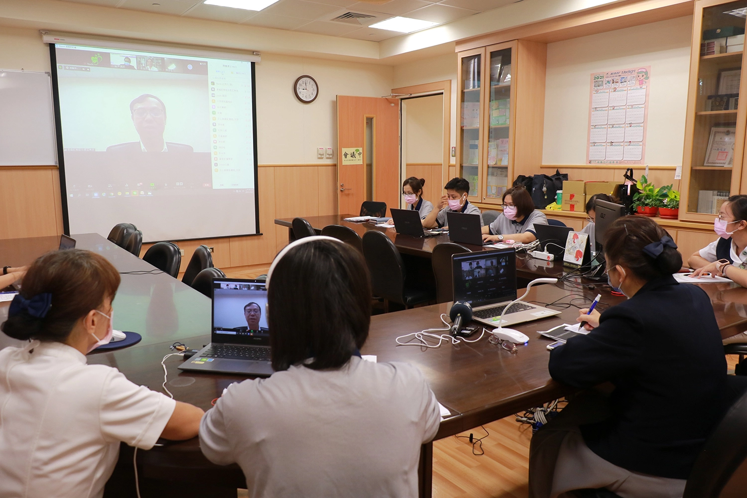 衛福部常務次長石崇良認為,臺灣邁入超高齡化社會,重視與訓練長照人員照護居家傷口的能力,才能避免傷口感染發生。