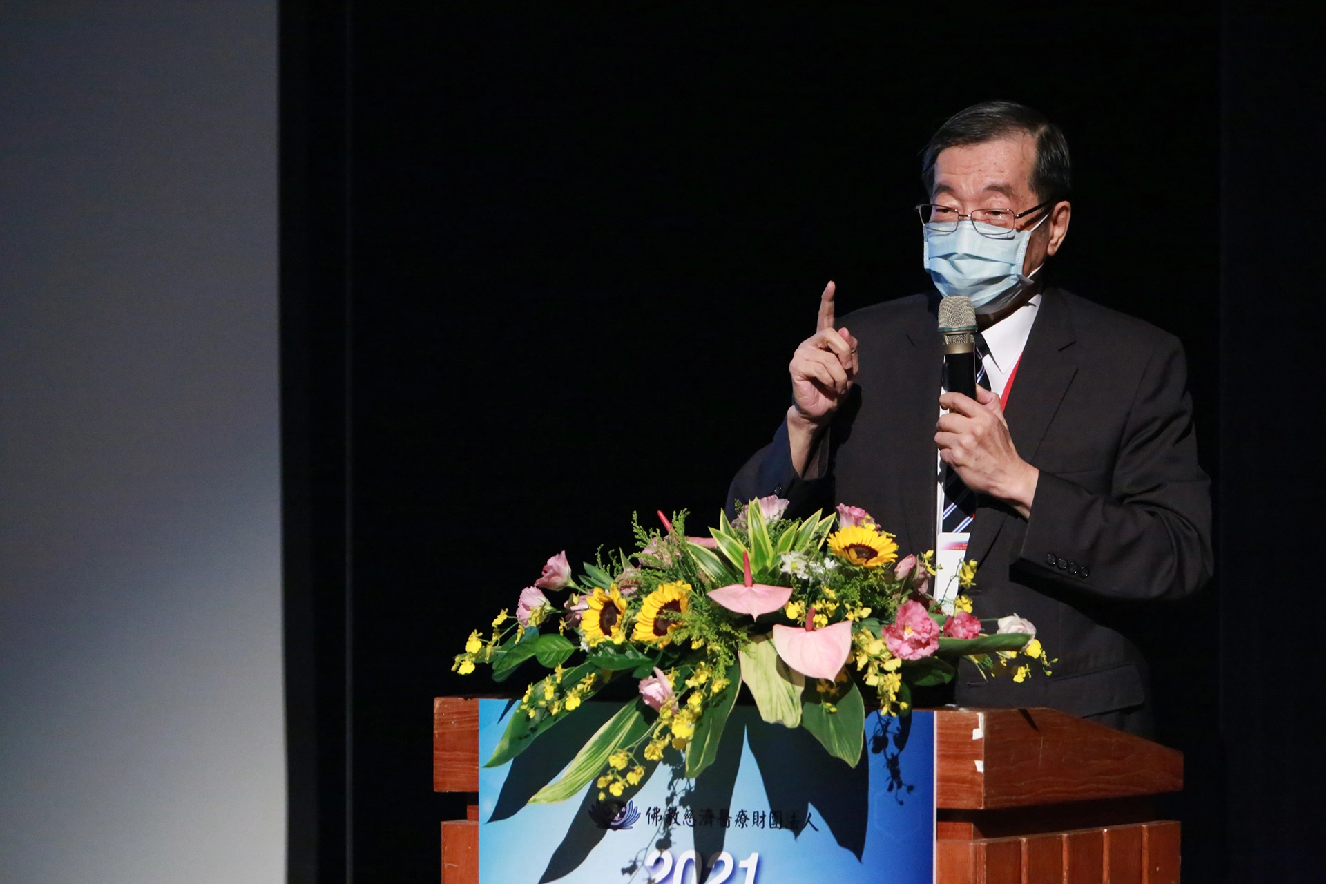 開幕專題演講,邀請考試院院長黃榮村教授主講「在醫學人文中的理性與情緒,以及中醫」。