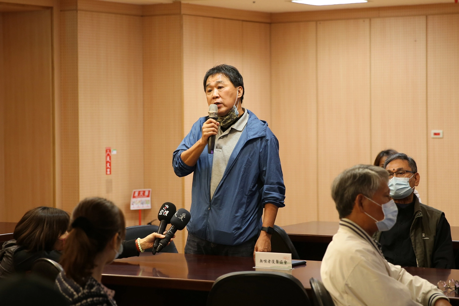 無喉者復聲協會秘書長張其忠表示,他加入了無喉者復聲協會後,由老師們教導他如何講話後,讓他拾回信心重回職場,他也以自身經驗鼓勵其他病友一起走出來無聲的陰霾。