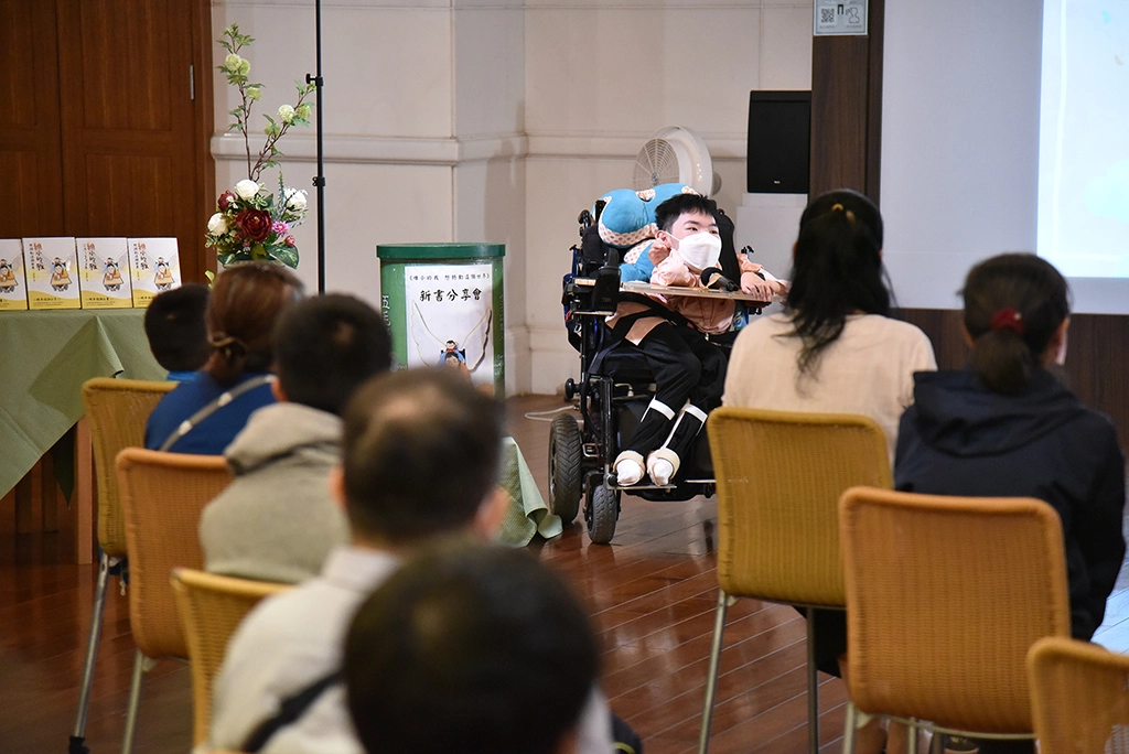 陳景維分享《維小的我 想撼動這個世界》出書緣由與過程。(攝影:賴振豐)