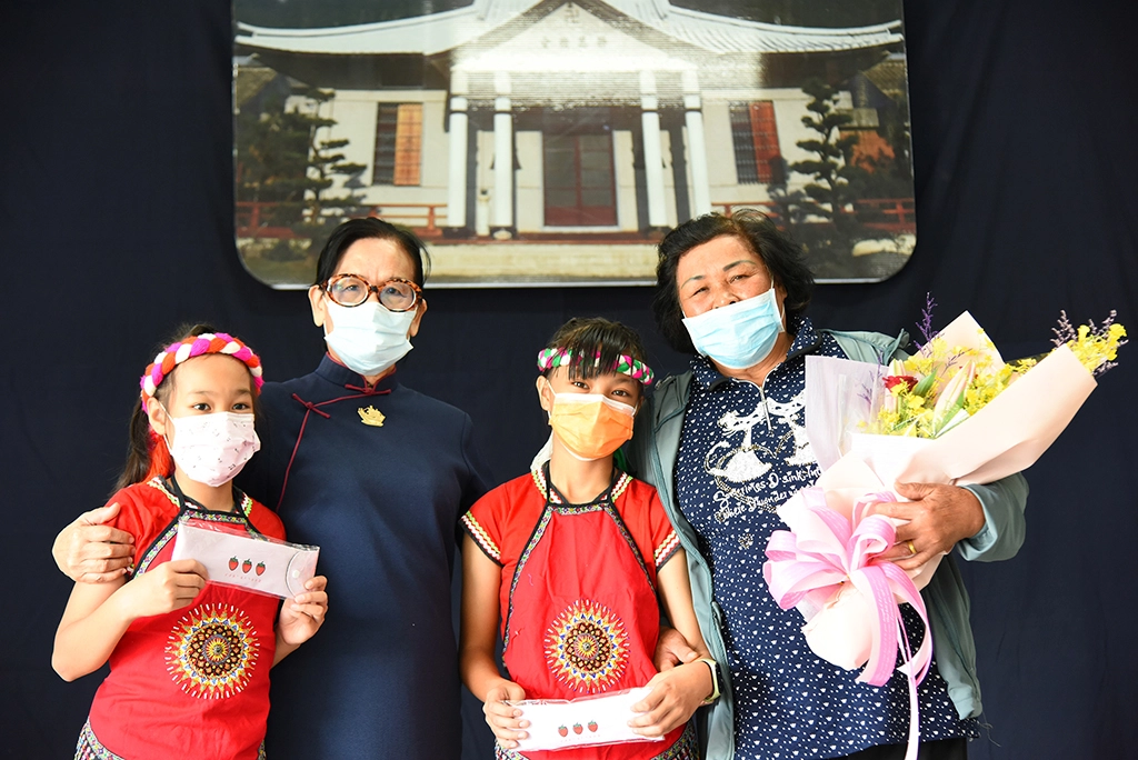 台東慈濟舉辦2021年新芽獎學金頒獎典禮，約440位台東學子獲獎。