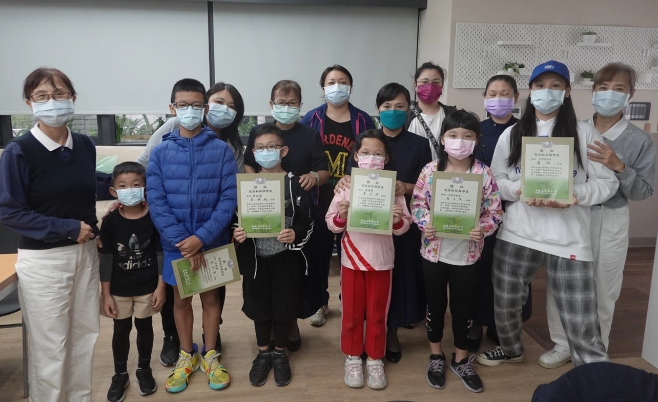 今年雖然面臨本土新冠肺炎疫情挑戰,慈濟訪視志工團隊仍群心策勵陪伴。