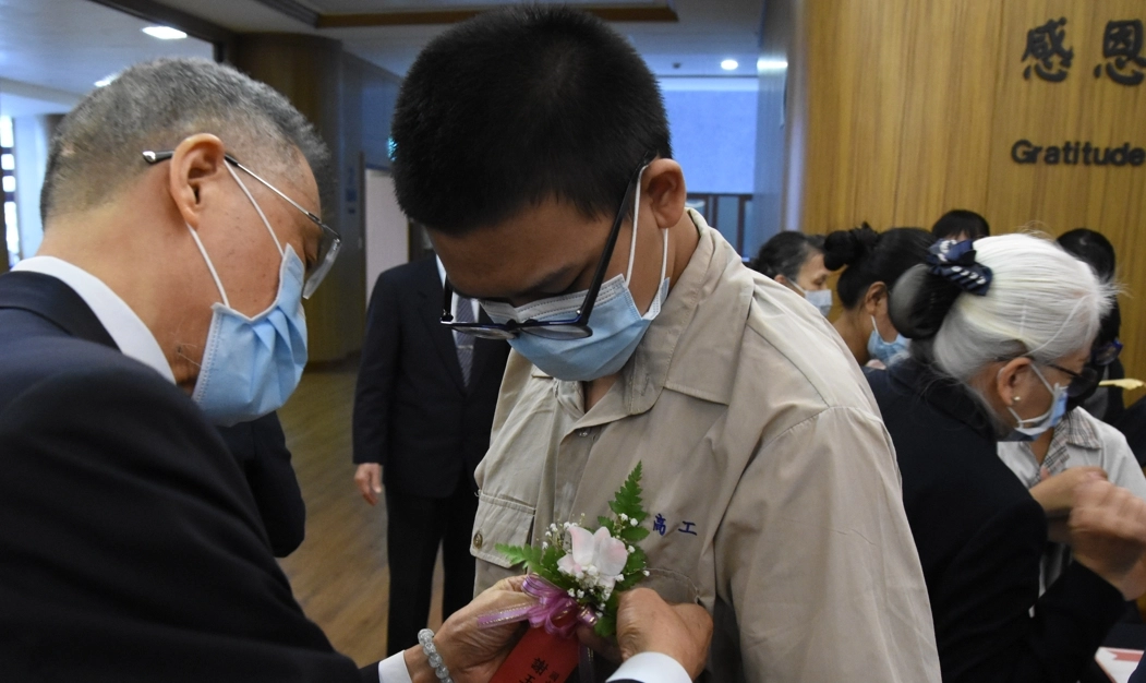 慈濟志工祝福從國小至大專院校不同學齡層的孩子,用心向學、翻轉人生。