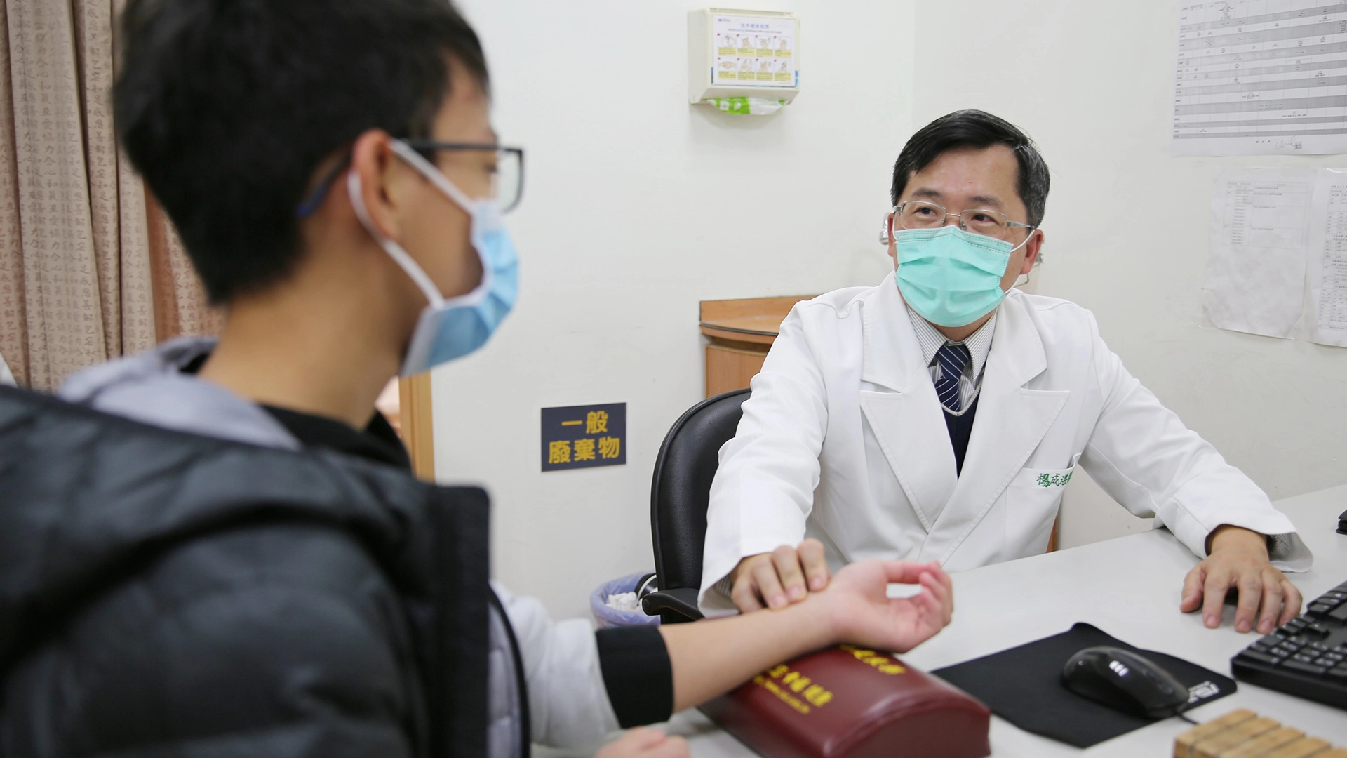 花蓮慈濟醫院中醫部兒科主任楊成湛,兼具西醫兒科專科醫師執照指出,中醫轉骨的主要課題並非只吃補藥,而是「基本功」的養成。