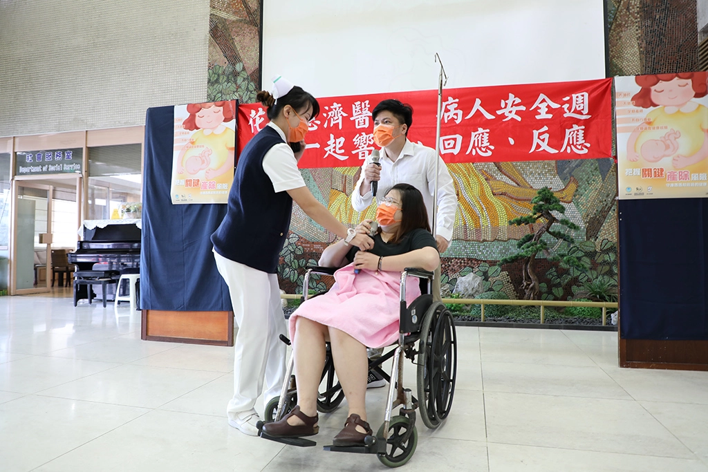 現場模擬真實發生過的案例,提醒大家要注重三不一要的關鍵。不抽菸、不喝酒、不自行停藥、要定期展檢追蹤健康狀態。