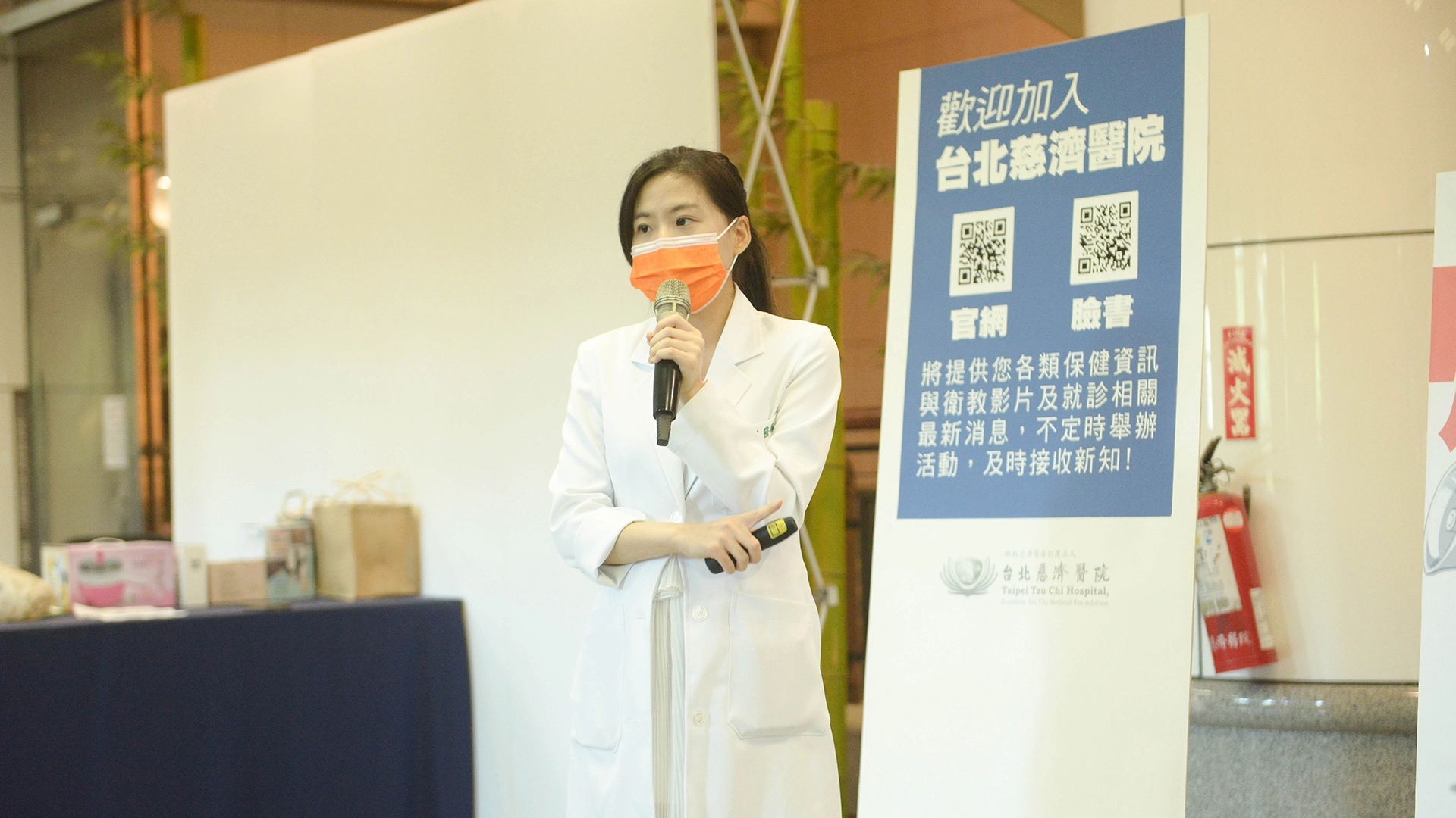 婦產部主治醫師邱筱宸說明高齡產婦併發症風險。