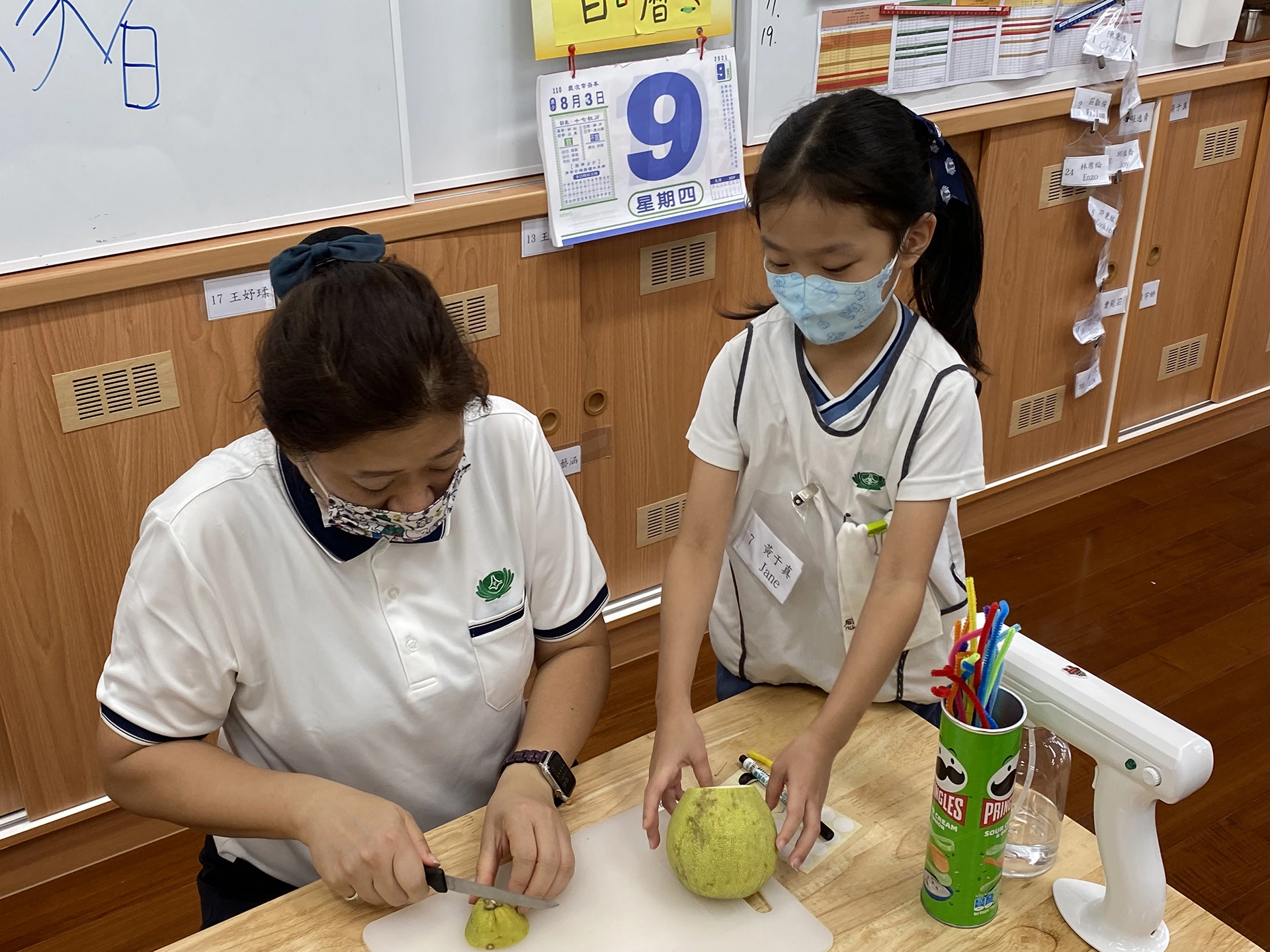 生活中動手玩創意,台灣一年四季隨著節氣都有豐富果子,中秋節搭柚子對時又應景。