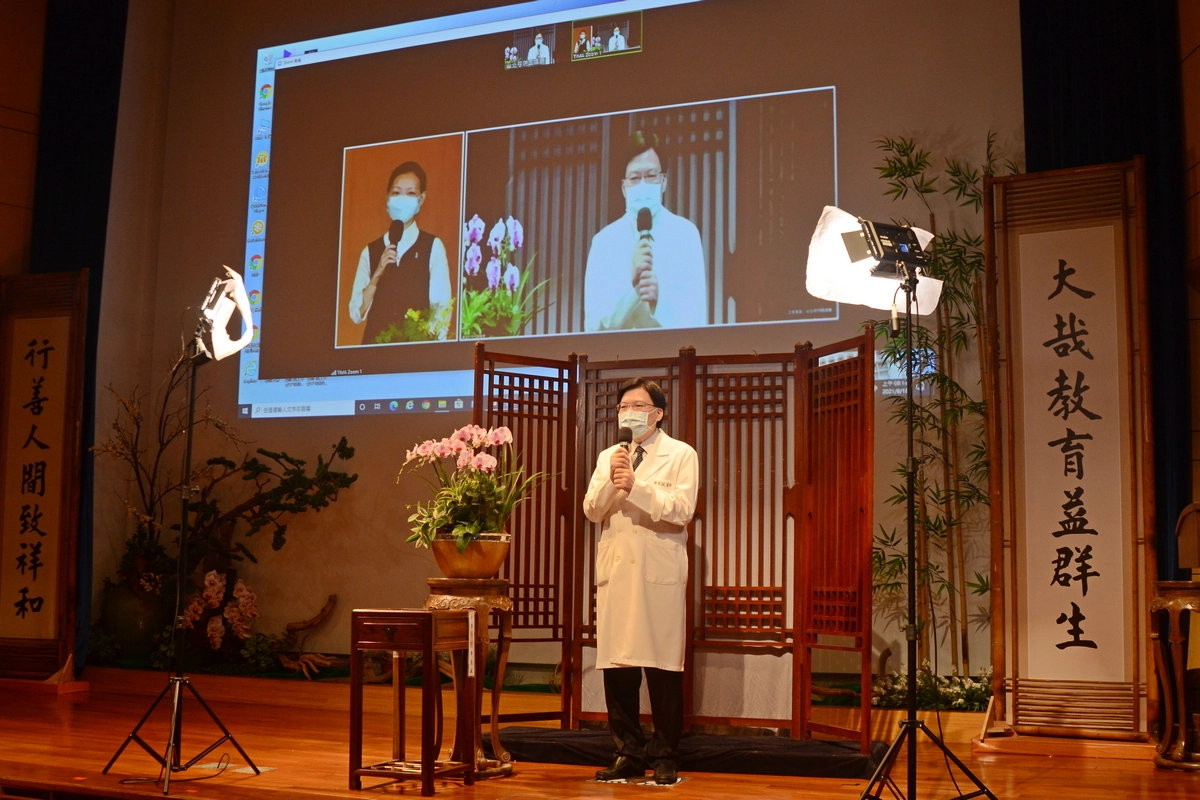 台北慈濟醫院趙有誠院長以「佛心師志 守護生命」為題,講述醫院防疫過程。
