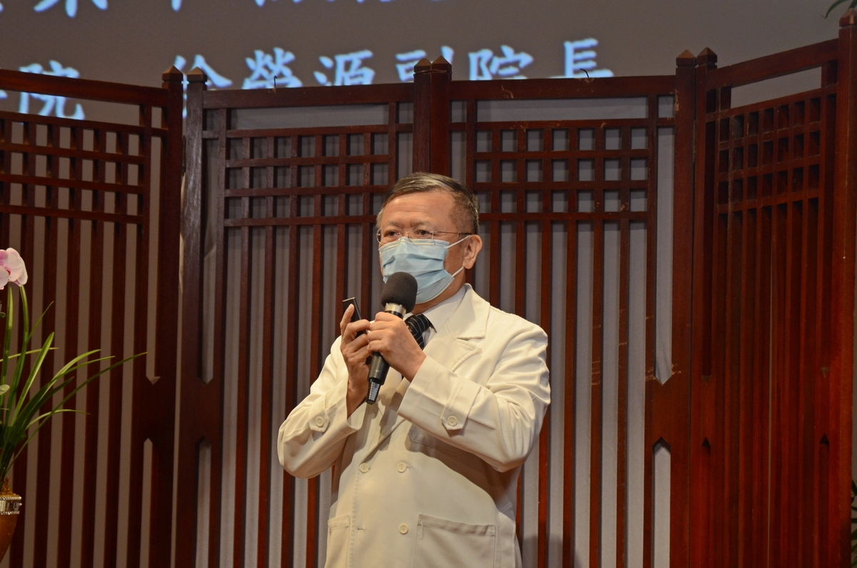 徐榮源副院長分享新北市加強型集中檢疫所的防疫經驗。