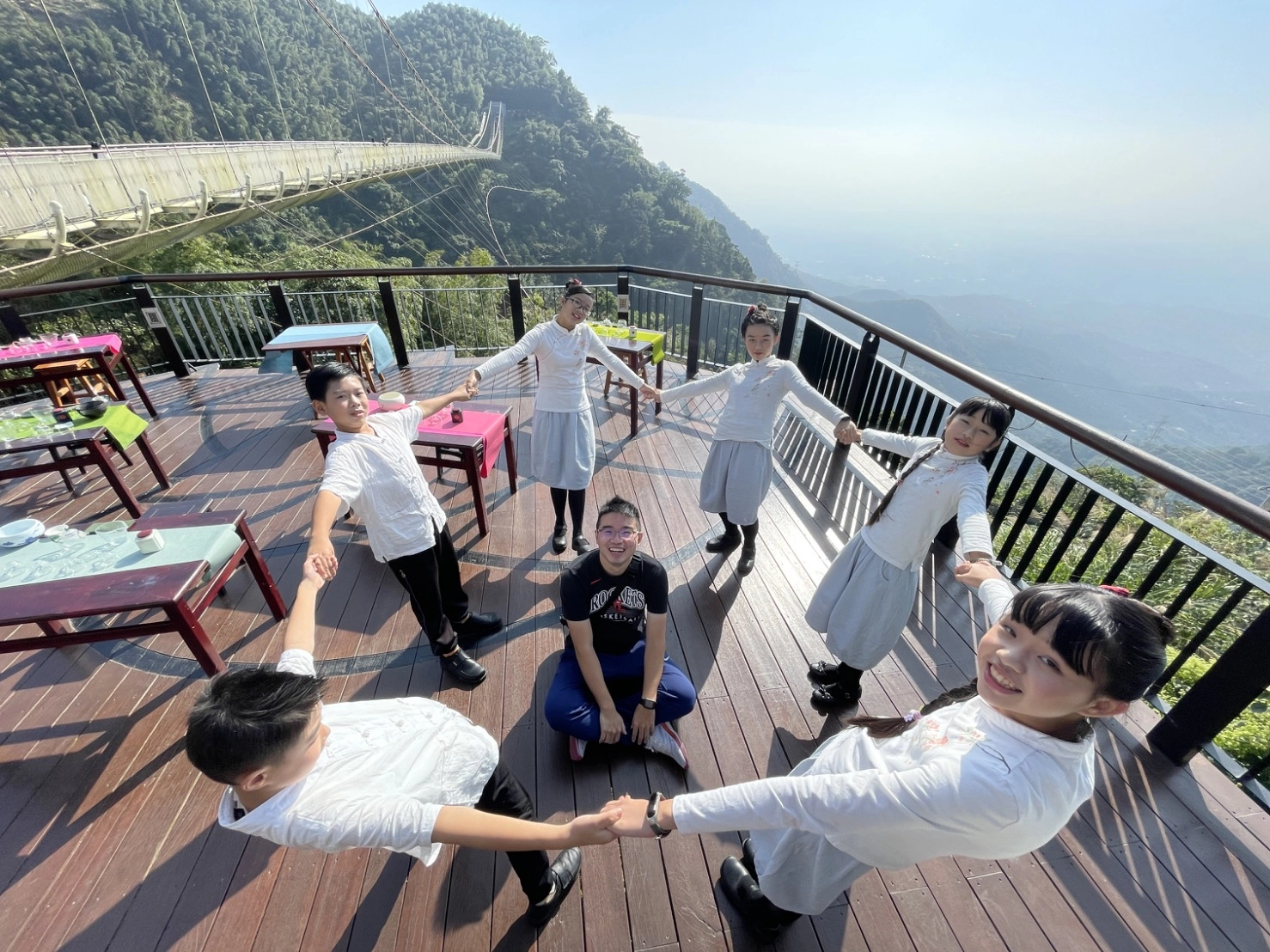 嘉義縣太平國小是生態人文實驗小學,全校學生人數僅19人,太平國小的師長用行動把「實驗教育」這四個字發揮的淋漓盡致。