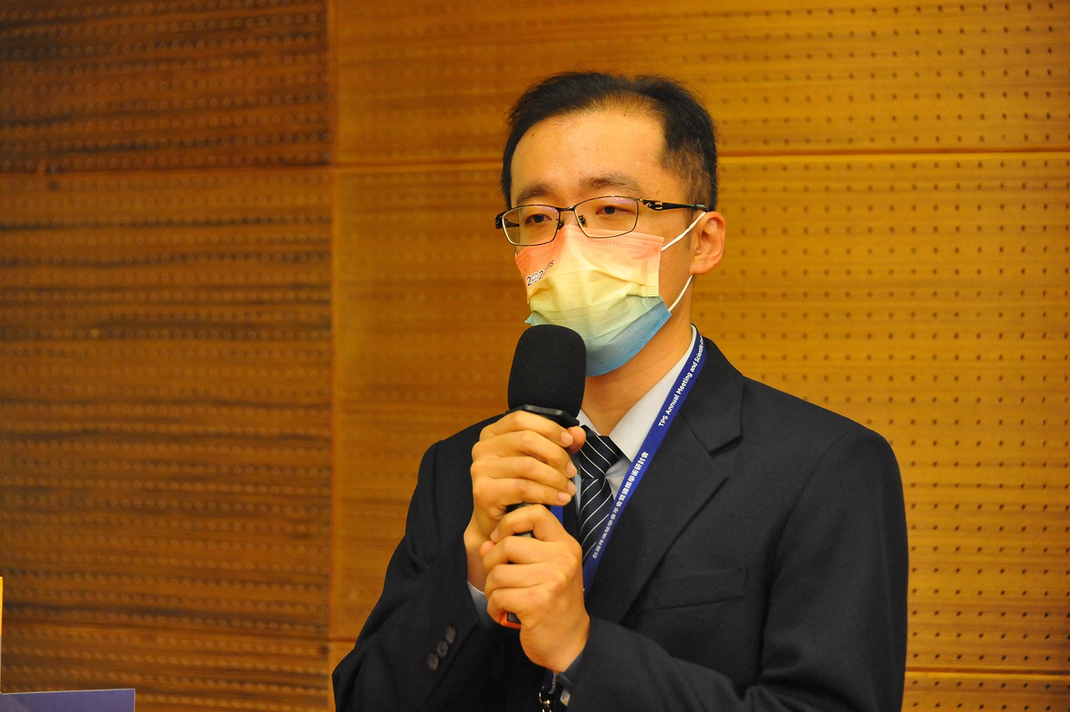 花蓮慈院麻醉部疼痛科主任王柏凱指出,首日演講有三大主題,包括「麻醉管制藥品醫學」、「疼痛研究」與「疼痛新知」。