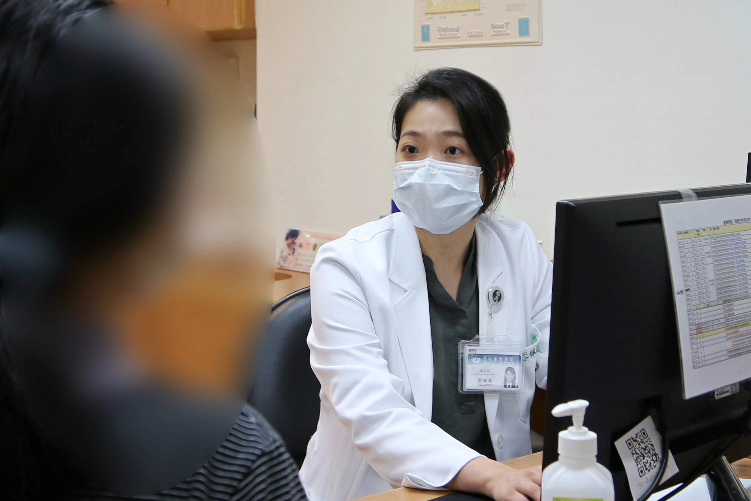 花蓮慈濟醫院婦產部醫師李佩蓁指出,女性朋友經期不規則或更年期停經前後持續出血,極有可能是罹患子宮內膜癌,早期發現早期治療,第一期的五年存活率等可達九成以上。