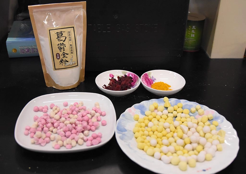 葛鬱金,俗名竹芋、粉薯,阿美族人稱alida,是尚天然又最古早的台灣太白粉。