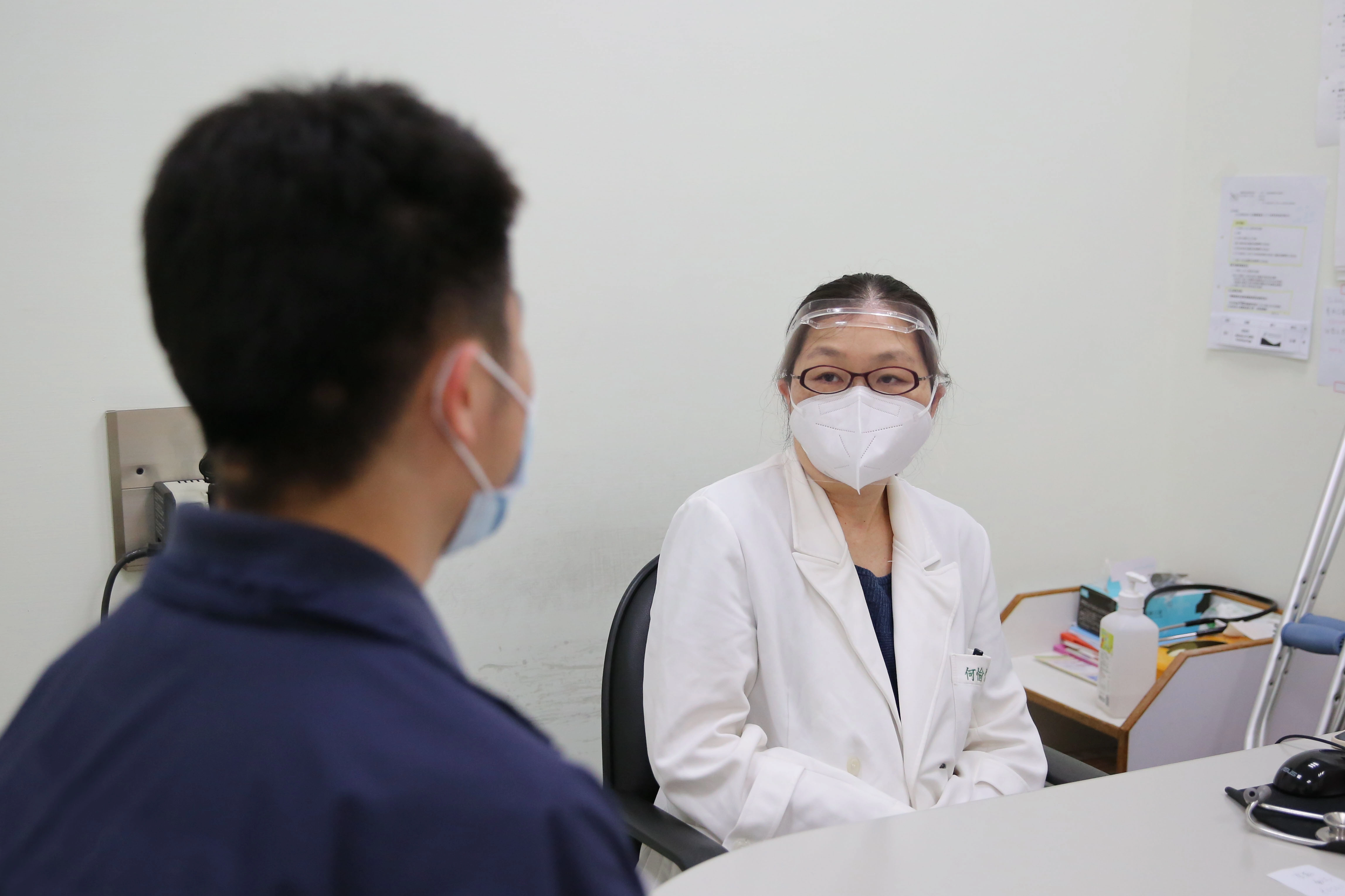 花蓮慈濟醫院感染科何愉懷醫師看診示意圖