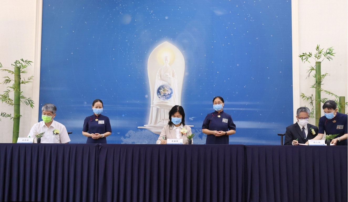 以「慈悲行動」對治「氣候變遷」,用「智慧創新」邁向「地球永續」!簽約儀式場域就在獲得環境教育設施場所的慈濟高雄靜思堂進行。