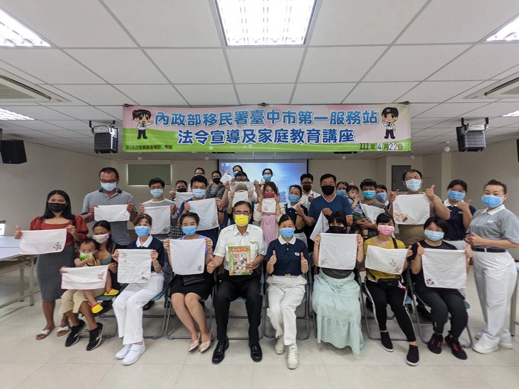 0422世界地球日移民署響應環保從日常做起,家庭教育活動大合照。