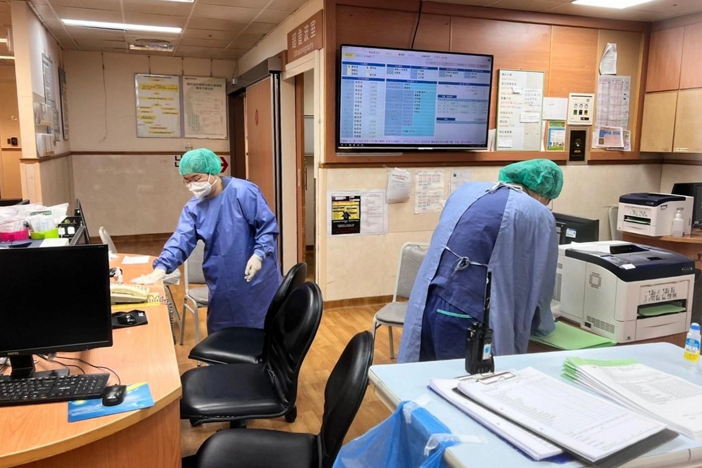 目前花蓮慈院急診團隊全數解隔歸隊,重返防疫第一線並肩作戰,為防疫工作挹注堅實力量。