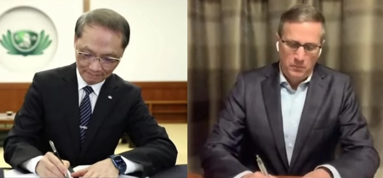 慈濟與聯合國兒童基金會簽署合作備忘錄,由慈濟慈善事業基金會執行長顏博文(左)、聯合國兒童基金會美國辦事處執行長Michael Nyenhuis(右)代表簽訂。