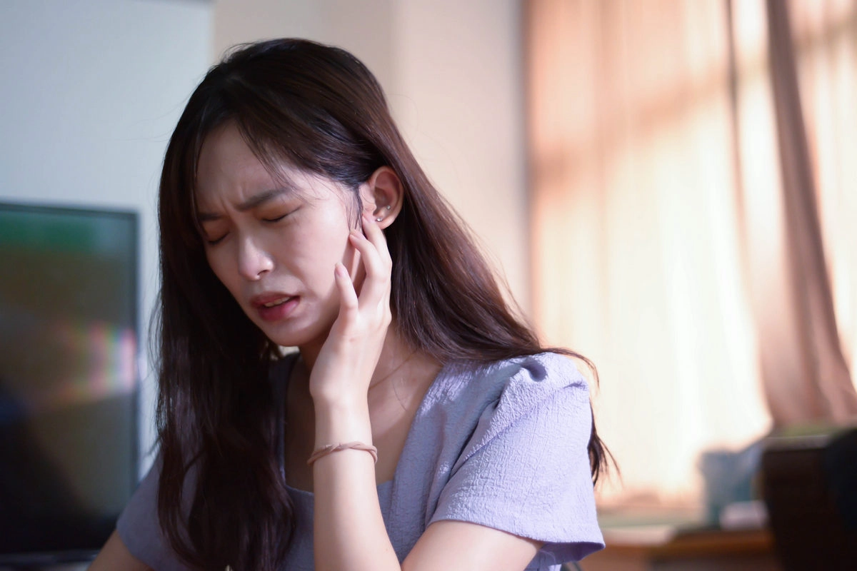 突發性耳聾示意照。