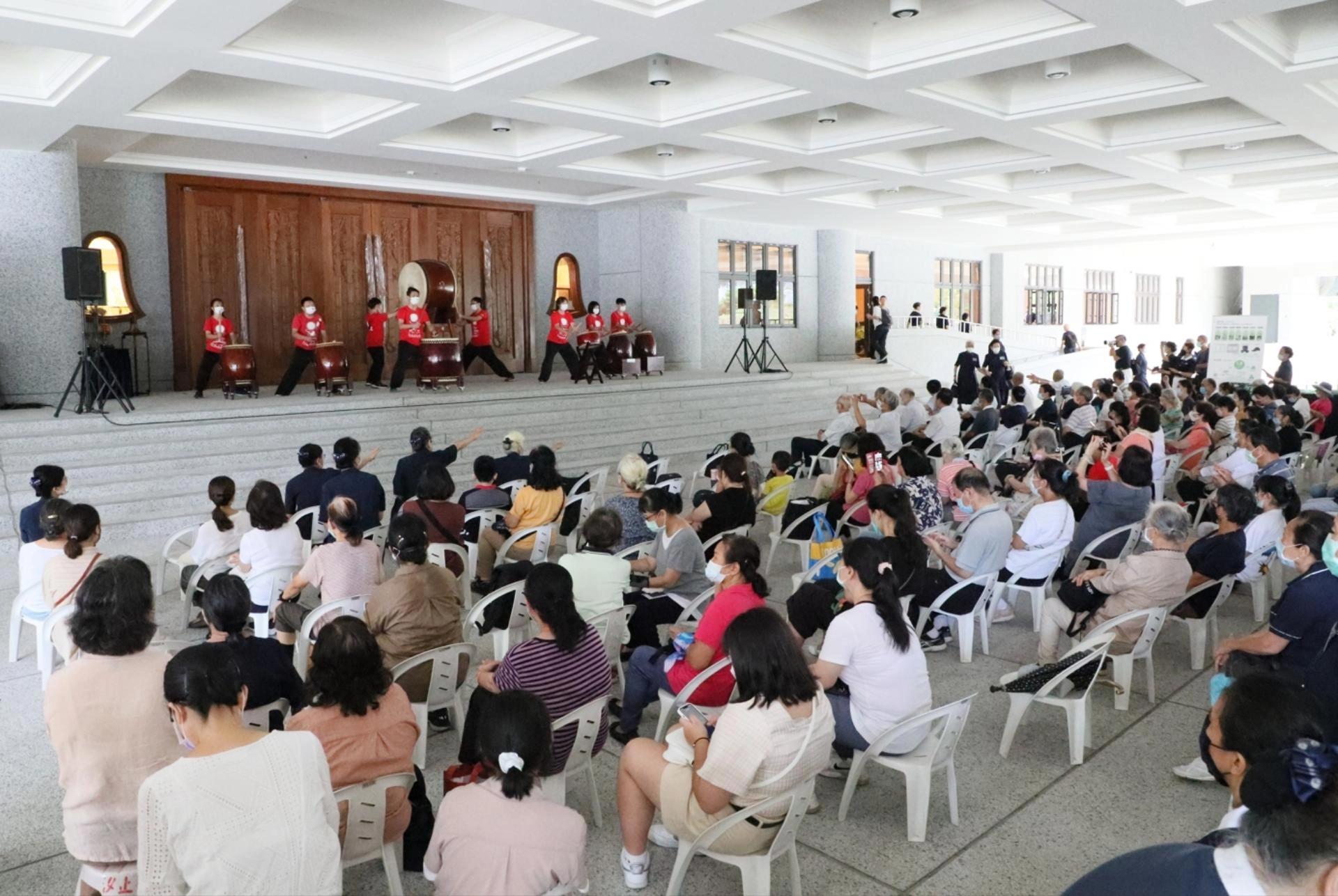 慈濟志工為明年度關渡靜思堂啟用前暖場,精心籌劃一連五場與往年完全不一樣的農曆七月吉祥月祈福會。