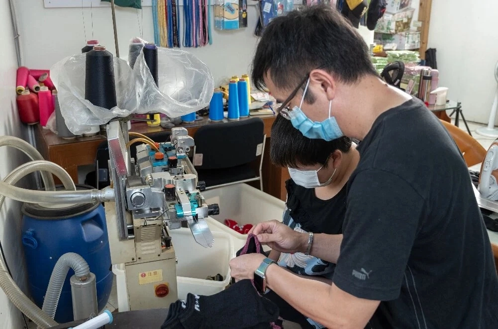 支持慢飛樂兒有一個工作機會慢飛樂兒,在學習製襪諸多工作項目的動作,無法像一般人學習後即可操作,需要透過工作評量、工作支持。
