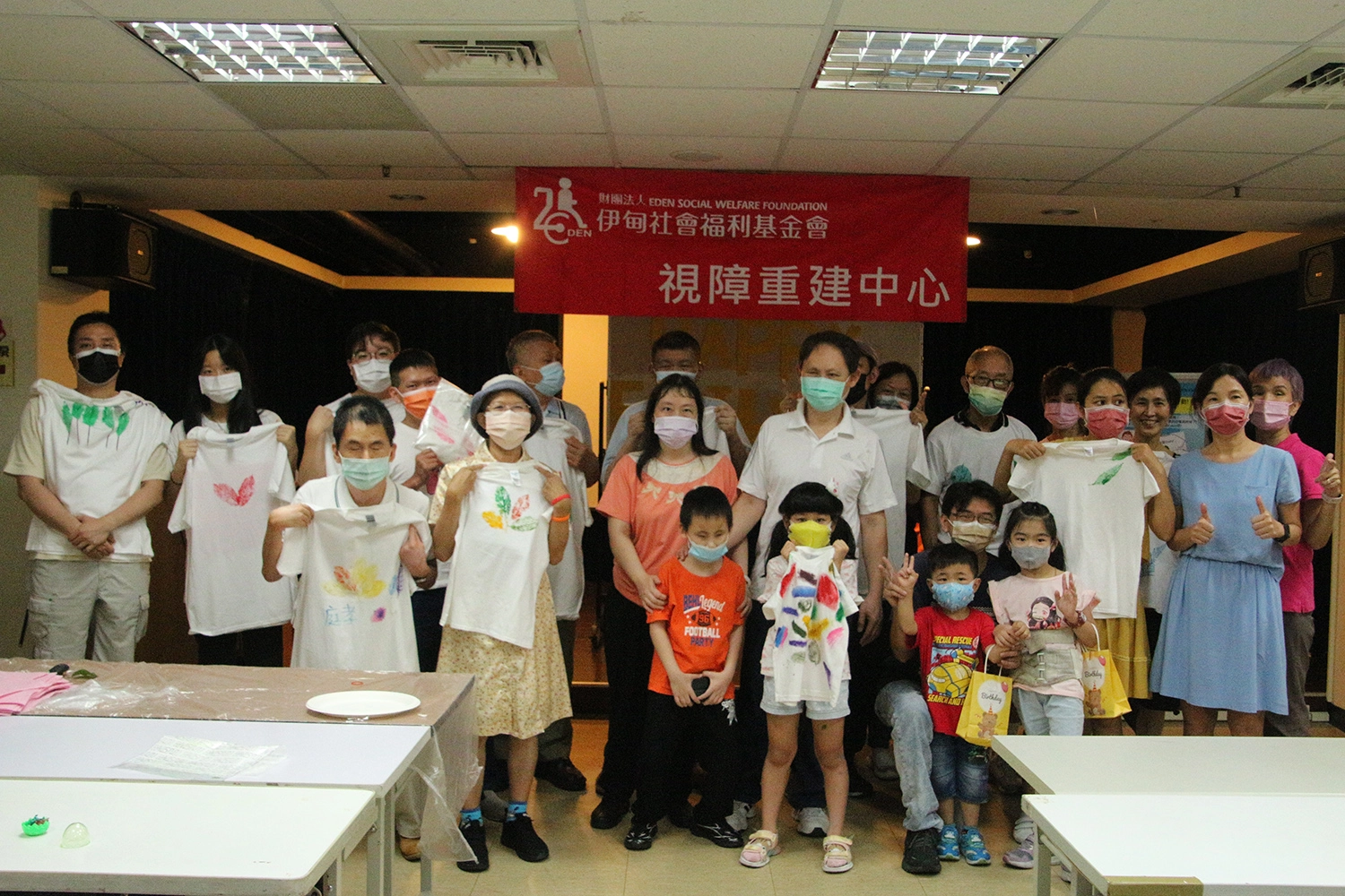 8月6日,伊甸舉辦親子裝DIY體驗活動,讓視障爸爸們有個難忘美好的父親節。