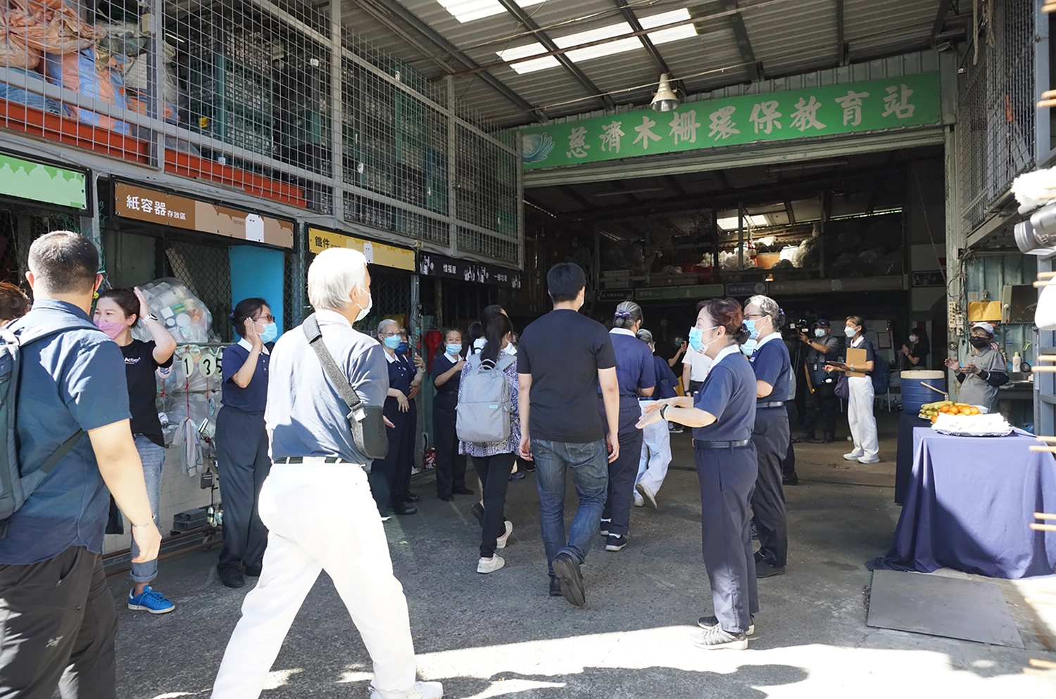 「開箱!環保教育站2.0」入口處明亮吸睛的視覺設計,「打造符合時代需求的環保站」。