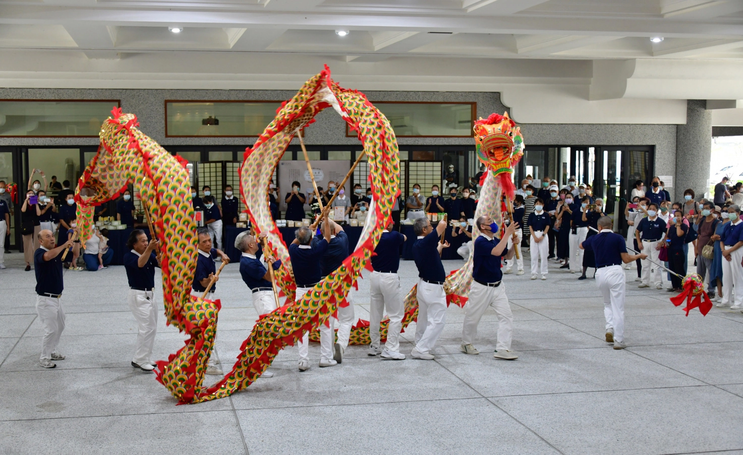 今年關渡慈濟志工除了規劃多元的靜心活動,也和活潑熱鬧的表演相輔相成。