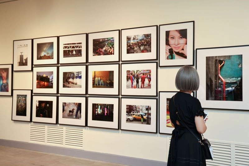 國立國父紀念館「淬鍊‧省思—康台生敍事影像攝影展」展場一景。