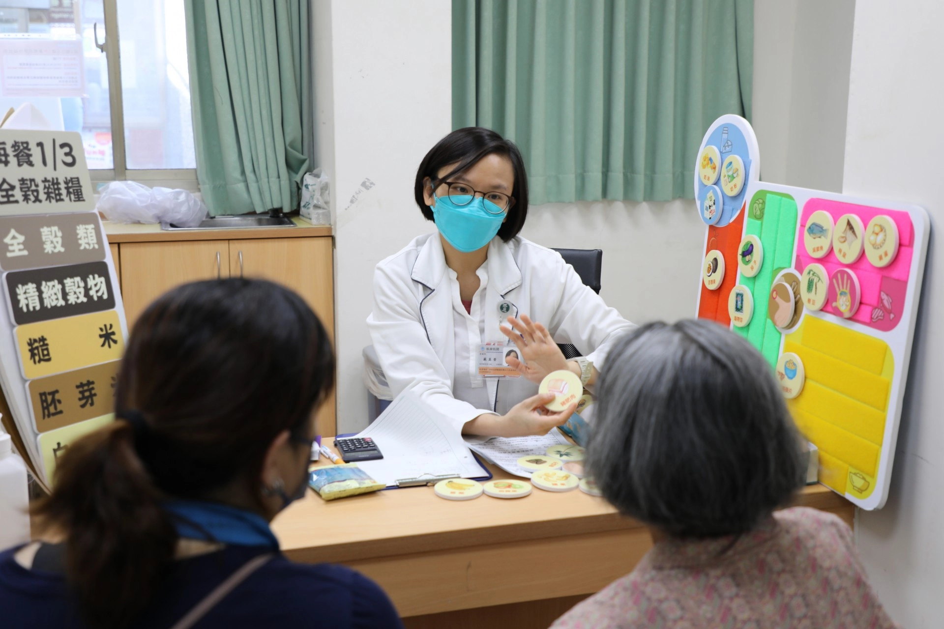 營養師蘇真瑩進行衰弱營養評估,給予適合患者身體情況的飲食建議。