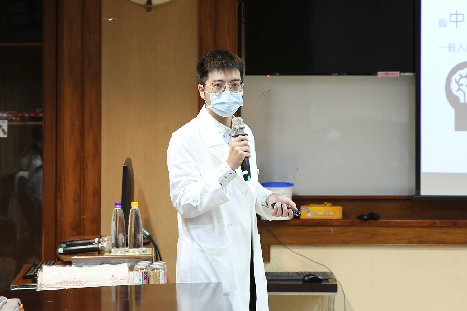 花蓮慈院心臟內科醫師陳威佐表示,在長期的心跳過快下,將造成心臟衰竭,而若是心房血液滯留,導致血栓形成,就有可能引起中風甚至器官缺血而壞死。