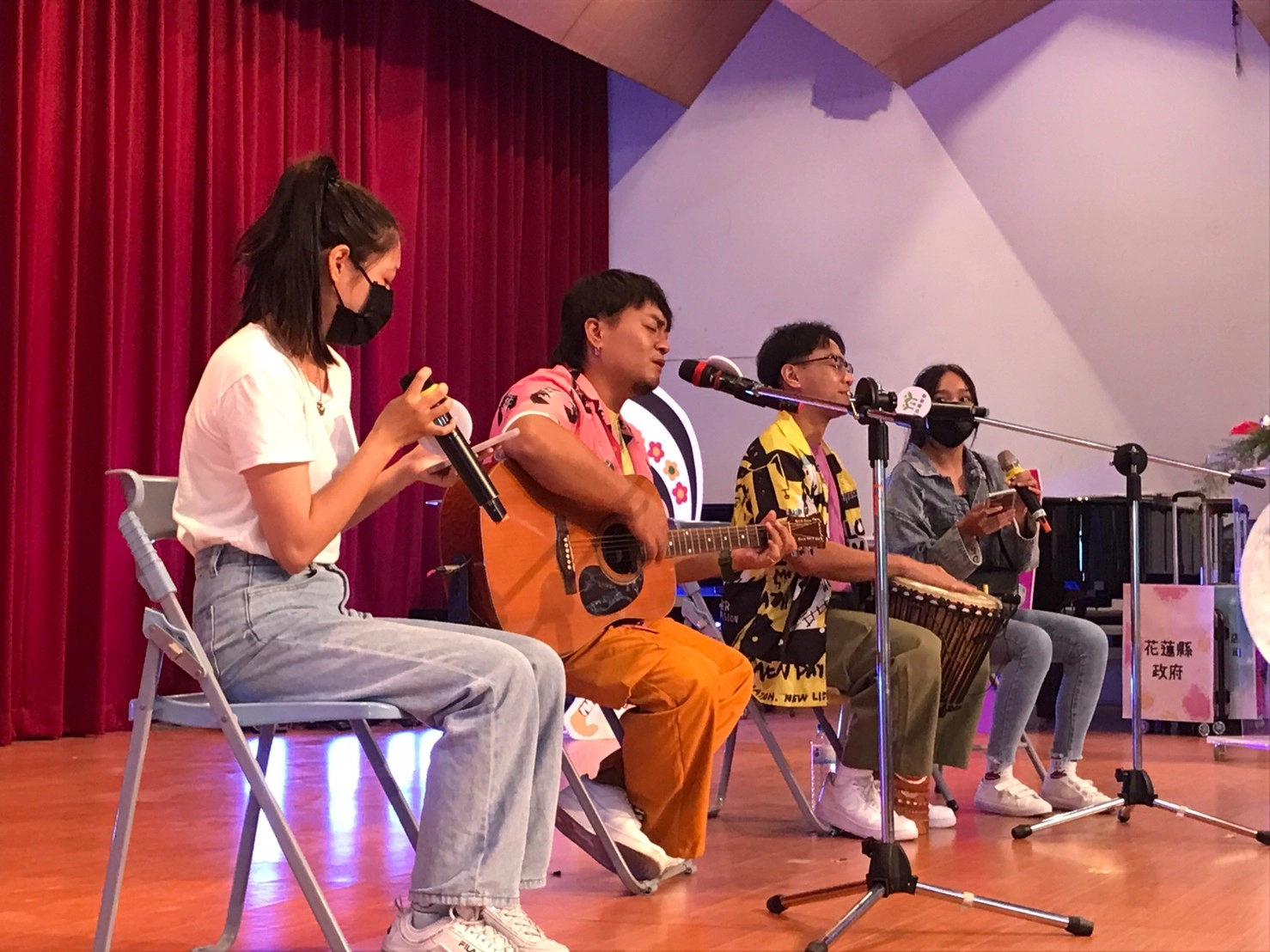 中心也邀請四位分別就讀大學與專科的學生，與嘉賓以舞蹈、歌唱等形式與《黑旋風》互動 。