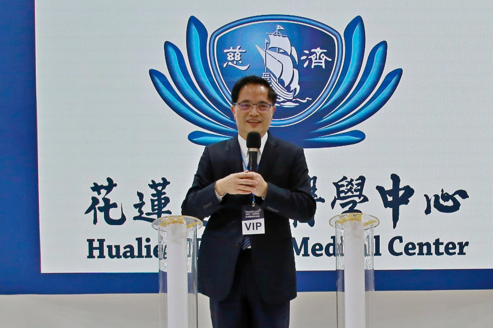 花蓮慈院林欣榮院長表示,守護健康是要從頭到腳從裡到外的,所以,這次透過細胞治療轉介平台,希望讓大家擁有美麗自信的笑容,積極健康地面對人生。