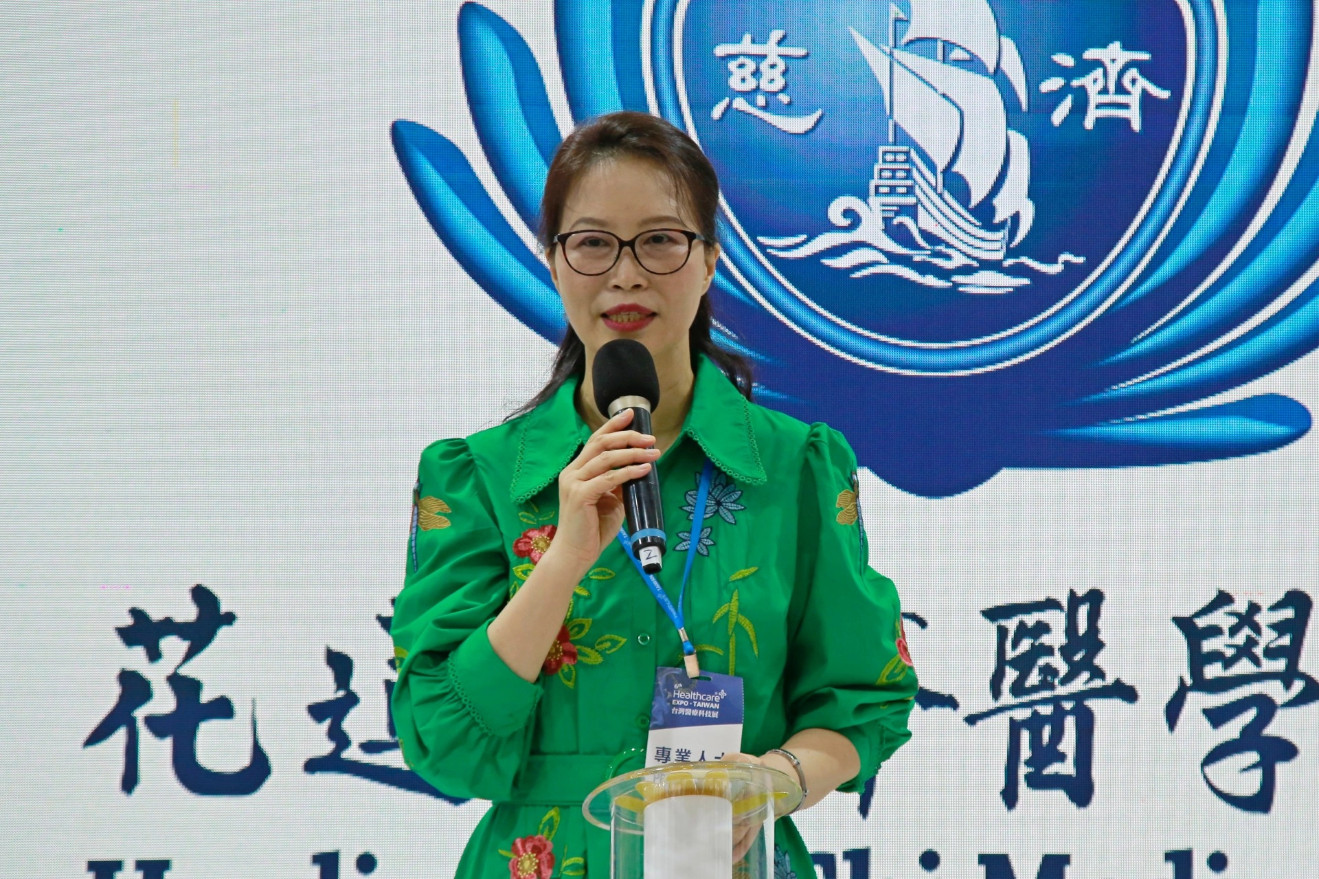 麗晶診所劉麗琳院長表示,花蓮慈院在林欣榮院長的帶領下,在台灣細胞治療領域的成果是有目共睹的,除了有臨床醫療團隊,包含細胞培育與研製方面,也有先進的GTP實驗室與專業的基因暨幹細胞研製中心團隊,很高興有這個機會能與花蓮慈院合作。