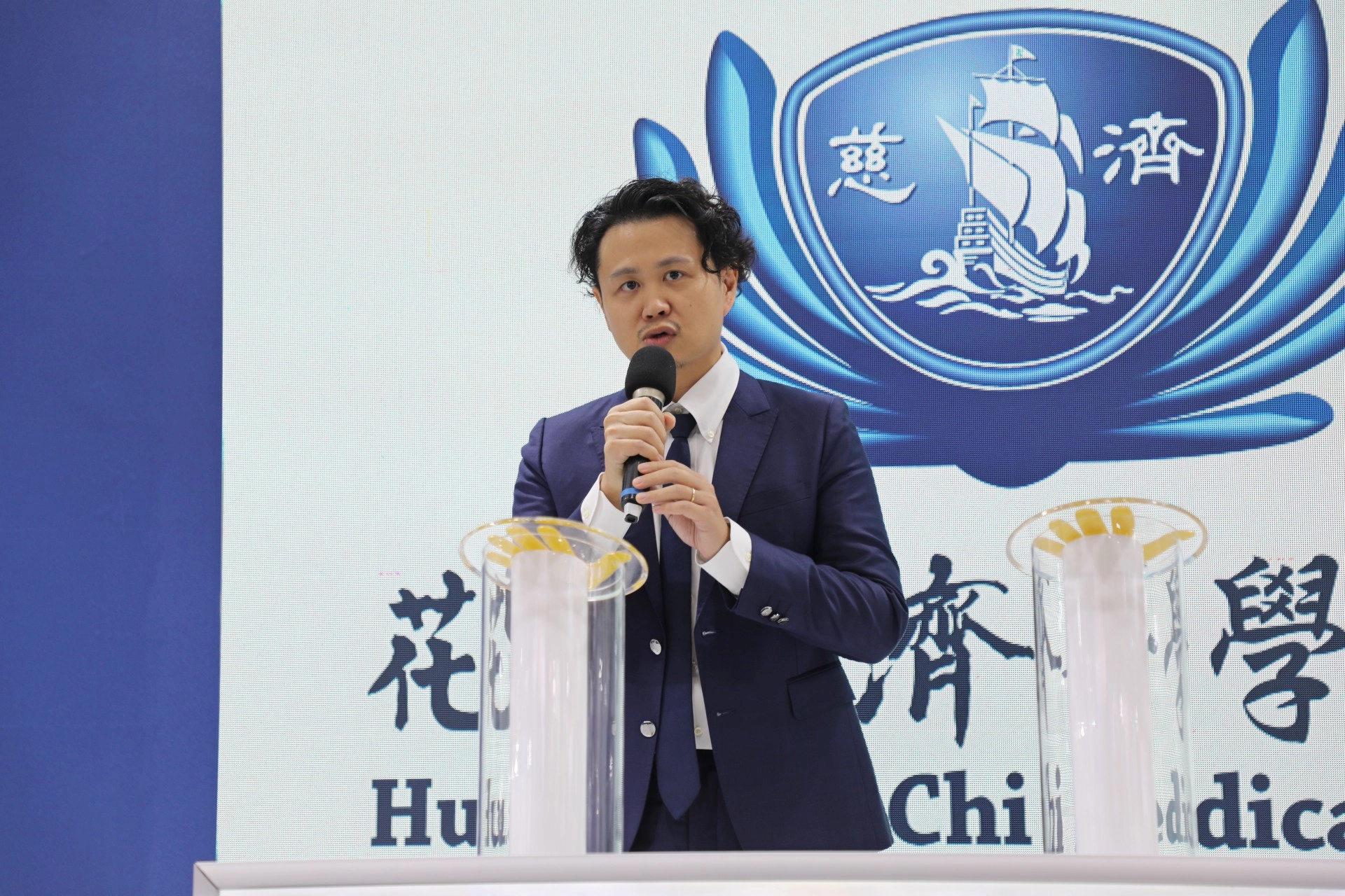 王振宇副總經理表示,桂冠營養研究室長期觀察消費者在營養健康攝取上的需求,也致力於以桂冠最擅長的冷凍調理研發技術和蔬食冷凍產品的研發,將內部許多富含專業食品知識、技術的人才,如營養師、飯店主廚、食品技師,共同合作於蔬食品項的開發。