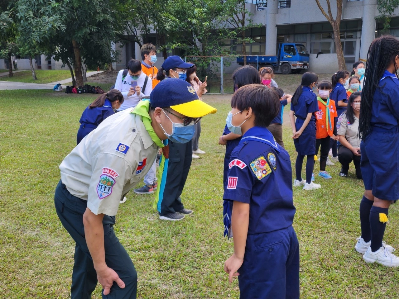 大家第一次見面,藉由「找一個朋友」的大地遊戲來拉近彼此間的距離。