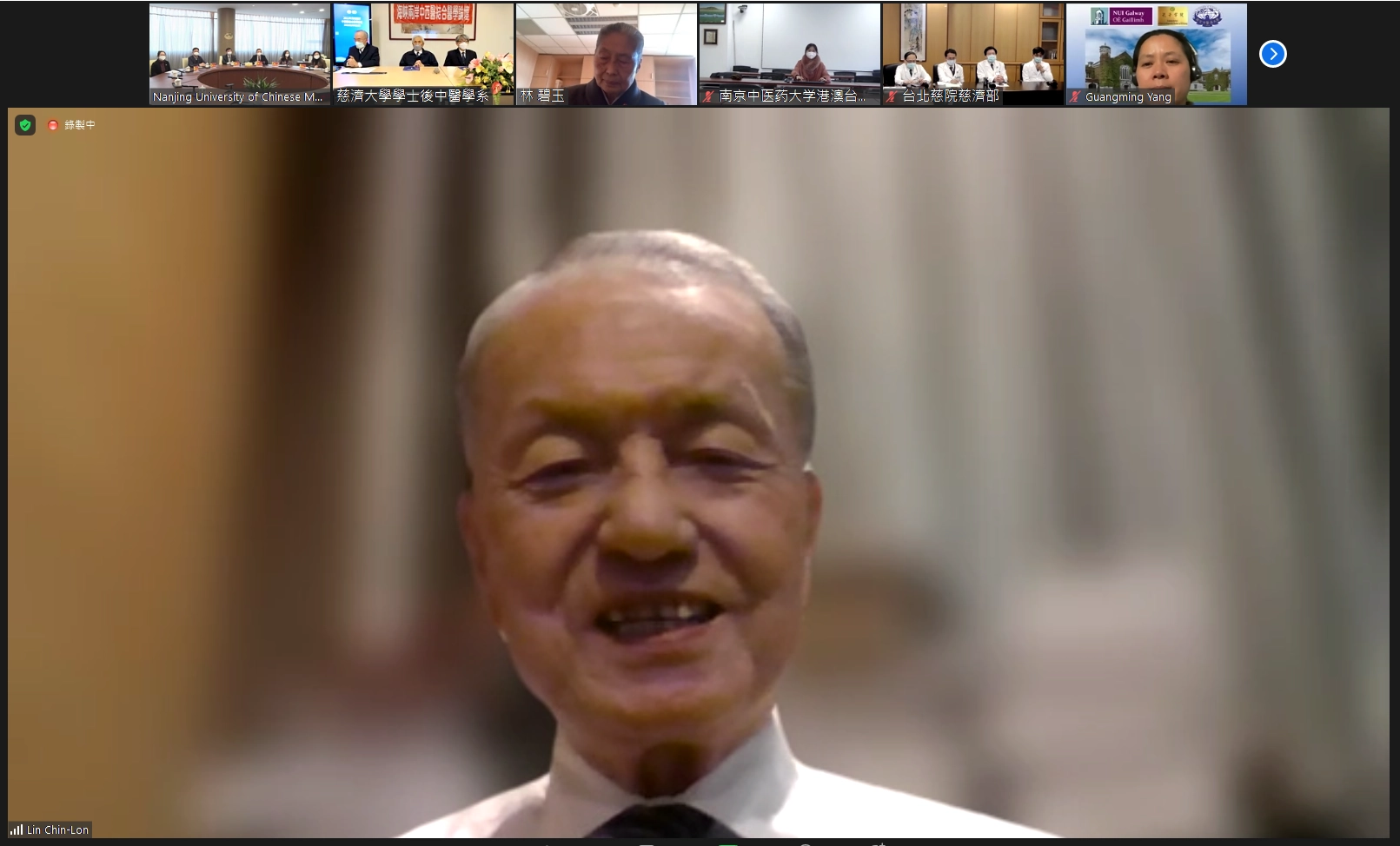 慈濟醫療志業林俊龍執行長表示,慈濟醫療有兩個面向,一是專業,但更重要的是人文,如何在過程中傳遞我們對於病患跟家屬的那一份關心、愛心,這也就是慈濟醫療特別注重的醫療人文。