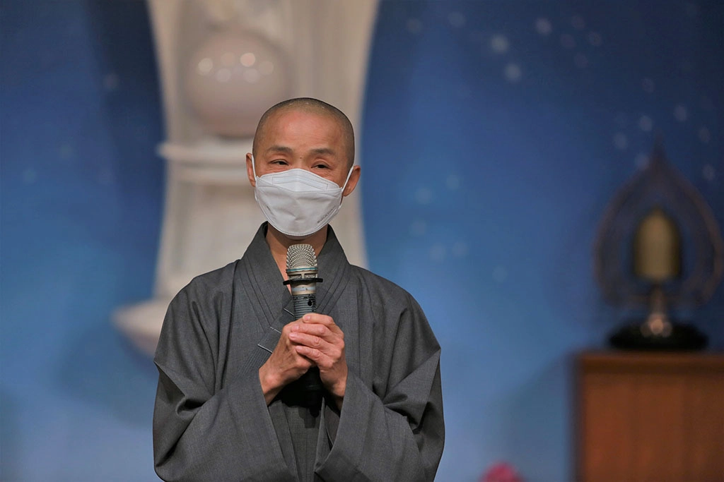 德璒法師表示,鼓勵學生發揮專業所學,展現生命價值。