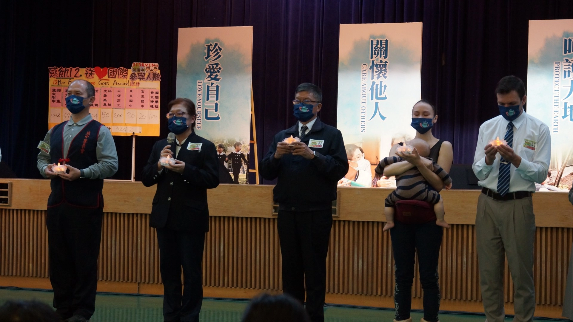 點燈唱誦「祈禱」,歌聲將大家的愛傳出去