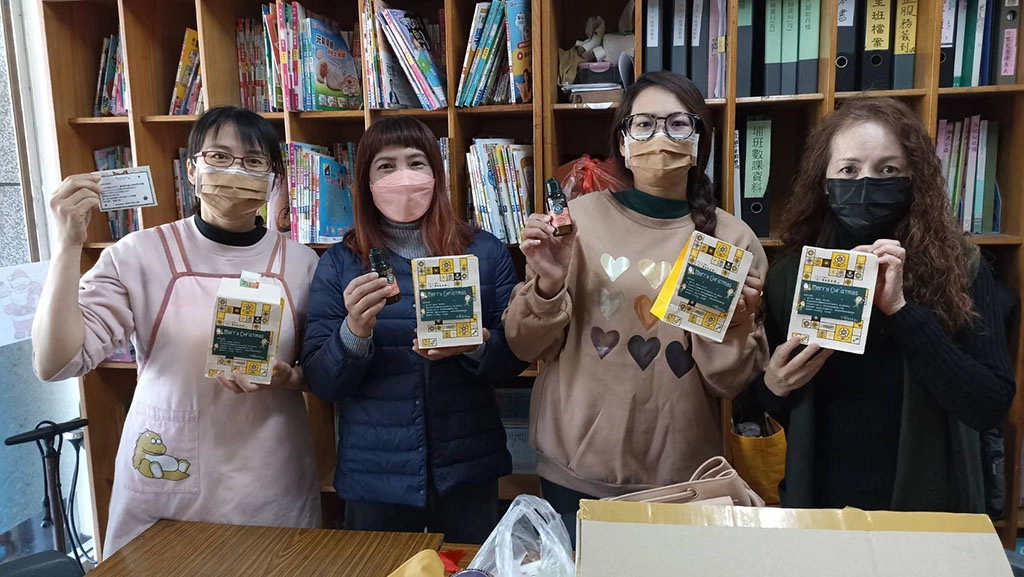 老師用自己生命的馨香之氣,來服務可愛的孩子們,讓他們的生命也充滿香氣。