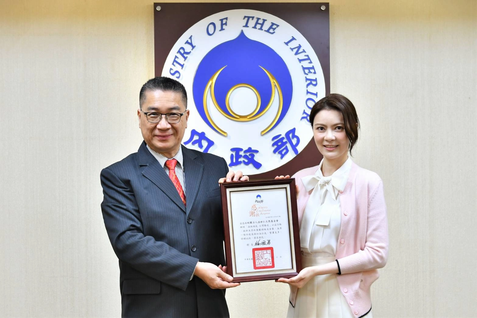 內政部感謝溫世仁文教基金會,為向第一線防疫人員加油打氣。