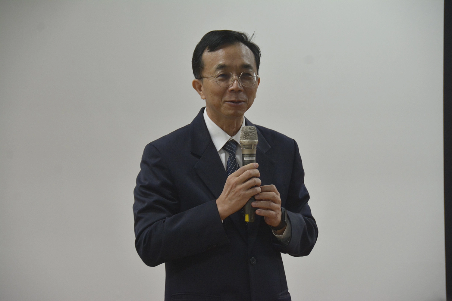 慈濟教育志業執行長辦公室主任簡東源鼓勵,將使命及願景化為行動力,帶動師生成雙語人才。