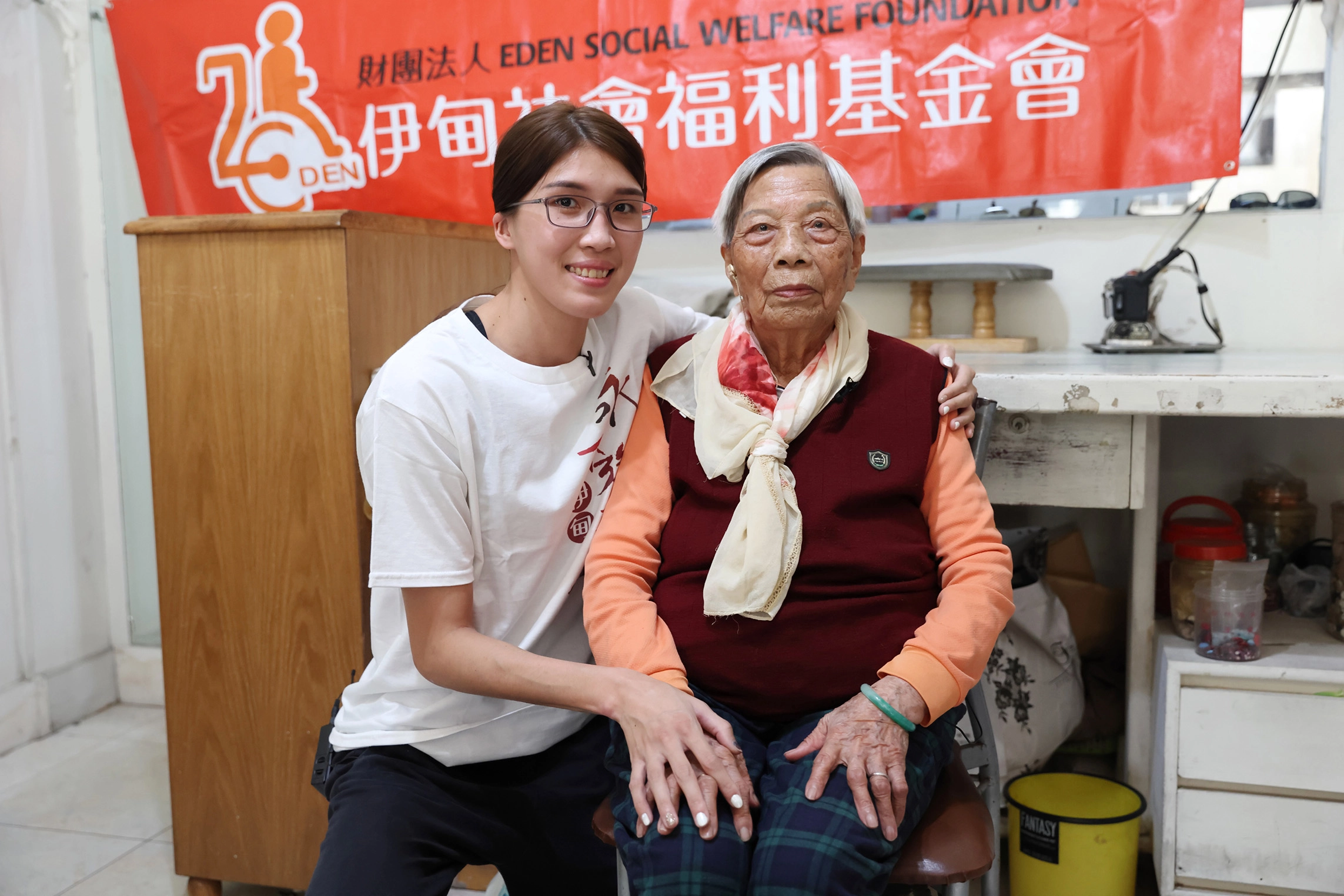 雖然訓練行程密集,但黃筱雯特地抽空前往雲林北港跟97歲的鄭阿嬤一起圍爐。