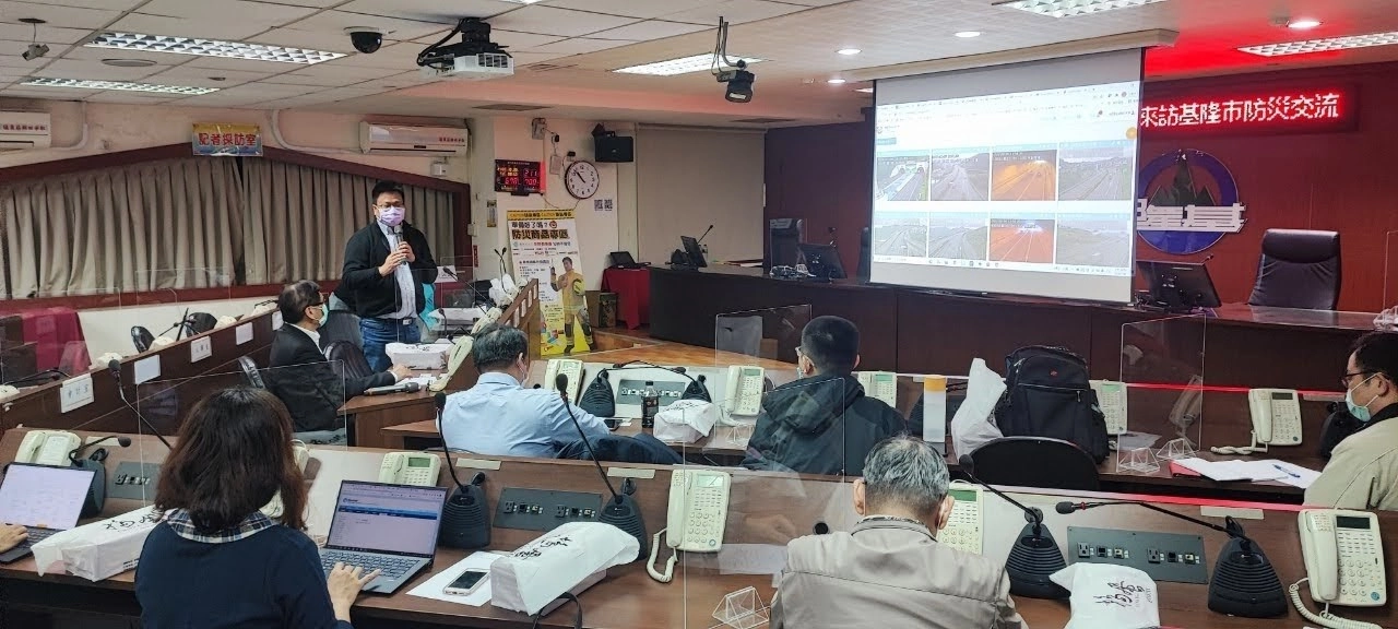 蘇元風老師參與討論畫面。