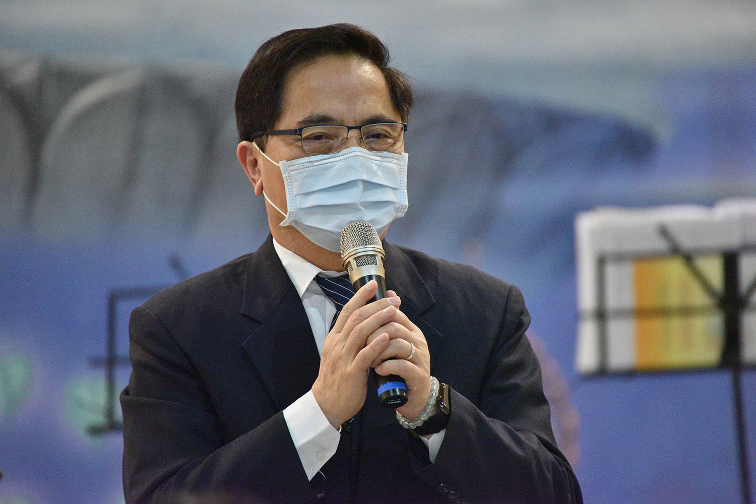 花蓮慈院林欣榮院長說，再次感恩陳嬥笙、黃衍繹老師領導的合唱團及弦樂團為大家帶來溫暖又動人的音樂，也祈禱社會無災無難，COVID-19疫情能早日消弭。