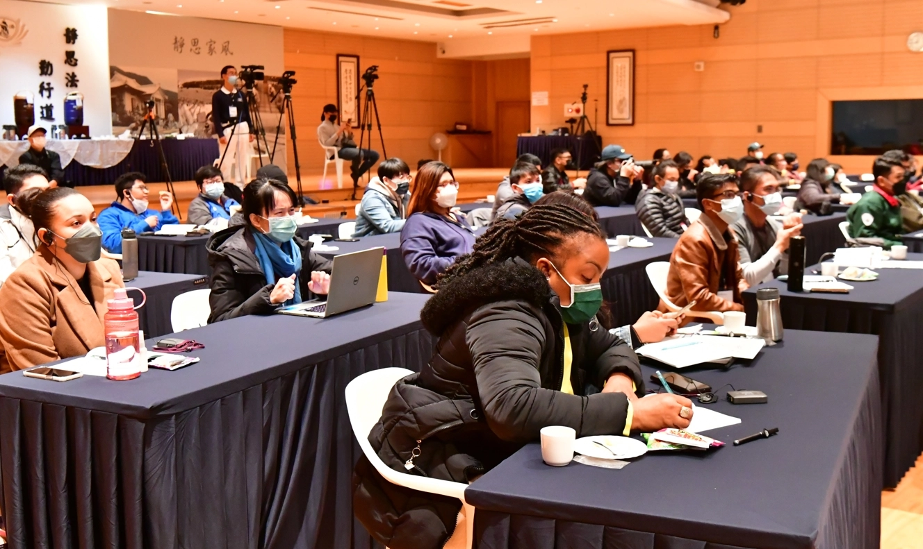 來自17個國家地區，44位目前就讀全國各大專院校、不同科系的博碩士生及大學生參加了這場深具意義的研習。
